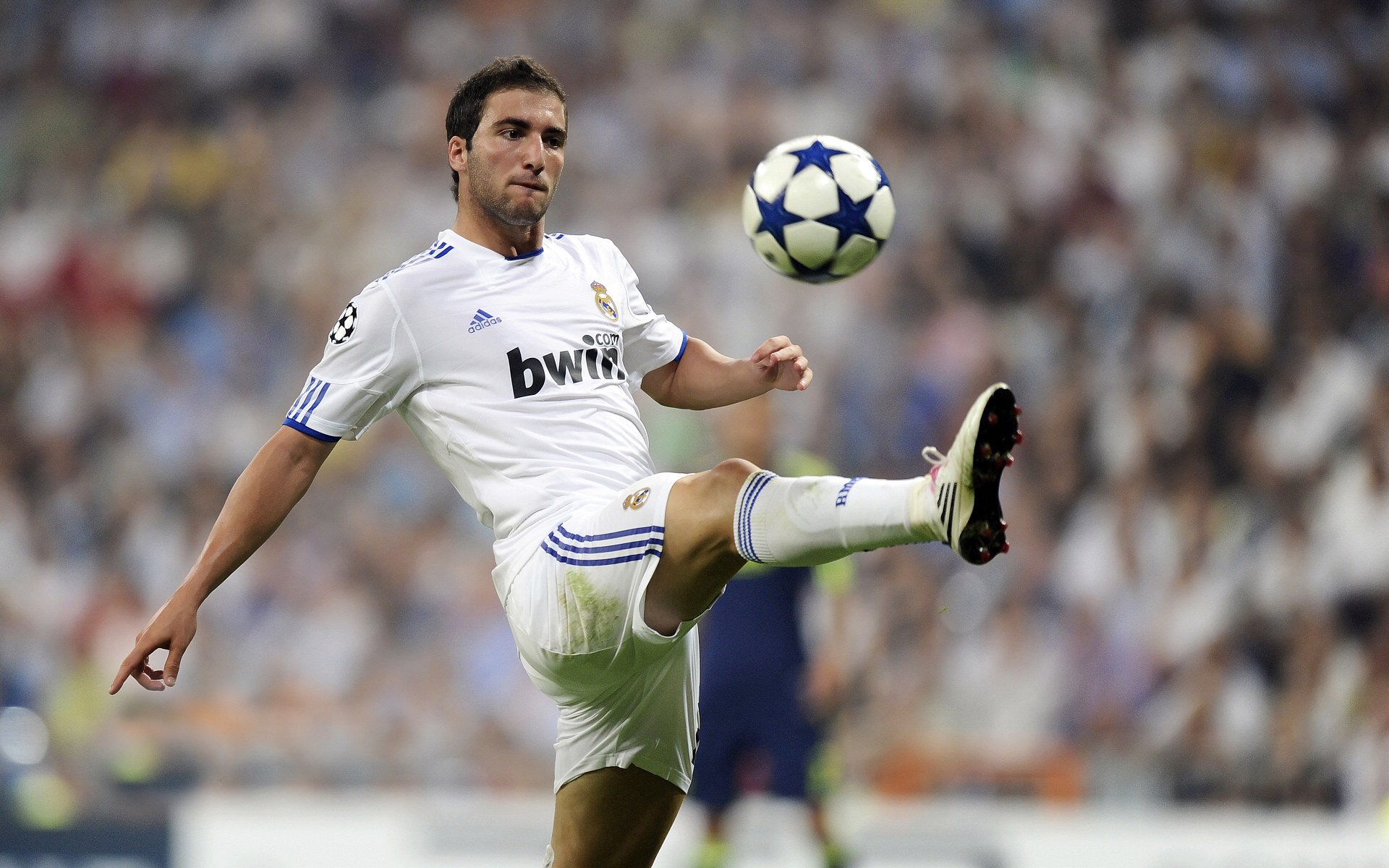 国际田径联合会加强兴奋剂检测力度，多名运动员面临严厉处罚